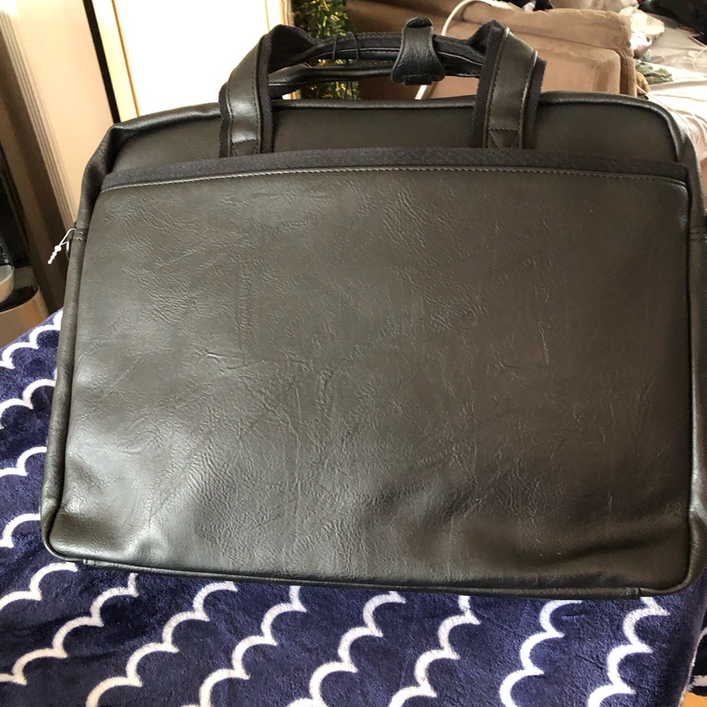 Bugatti briefcase ๐ผ - Picture 3 of 7